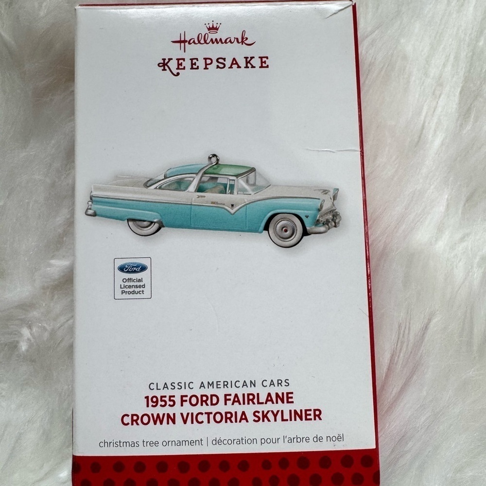 Hallmark Keepsake 1955 Ford‎ Fairlane Crown Victoria Skyliner Ornament